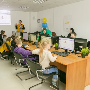 Новый класс в развлекательном центре города Томска! Скоро открытие! - КИБЕРшкола программирования для детей, компьютерные курсы для школьников, начинающих и подростков - KIBERone г. Бутурлиновка